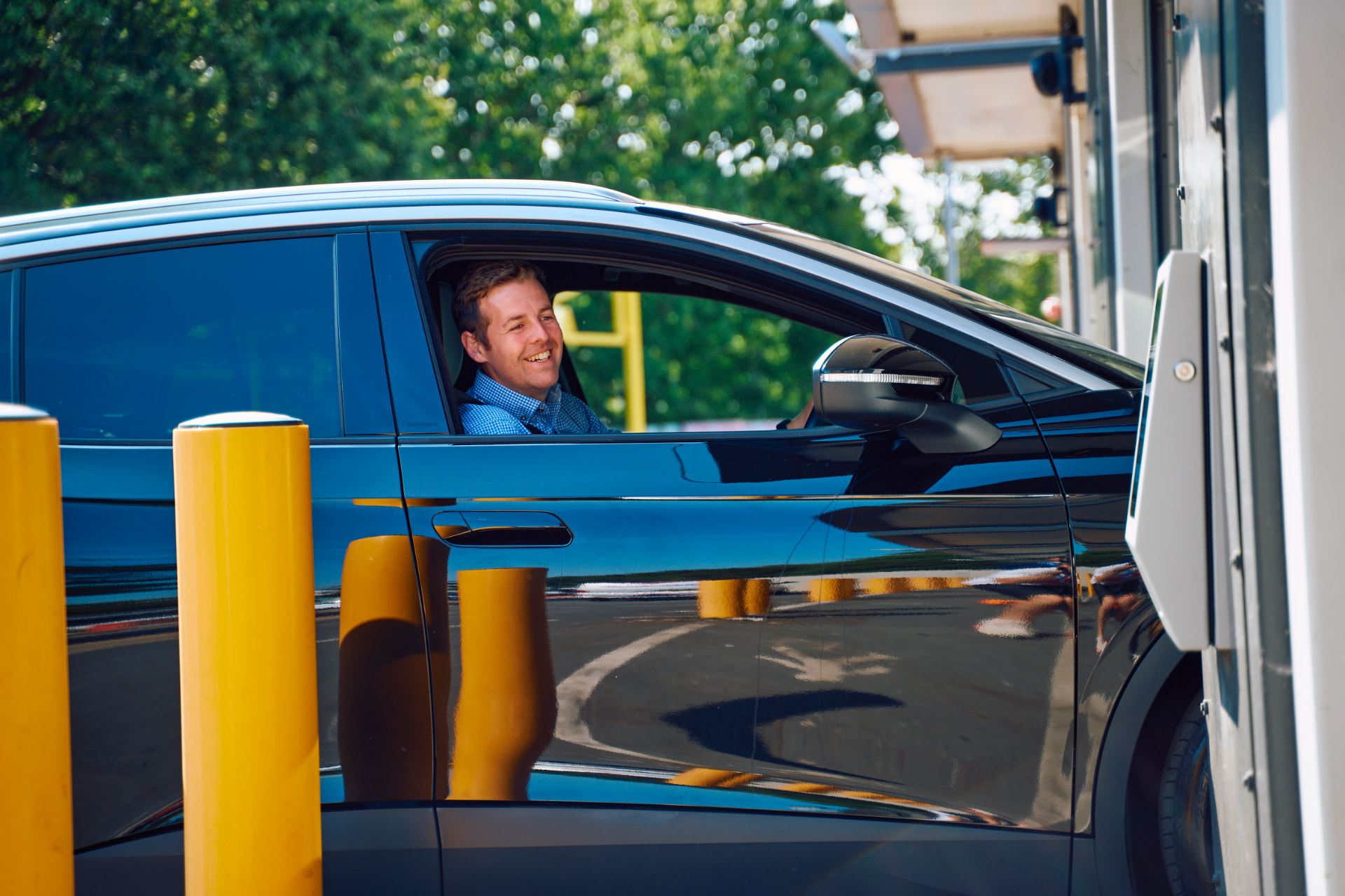 A driver arrives at the Stanley Robotics drop-off cabin at Gatwick