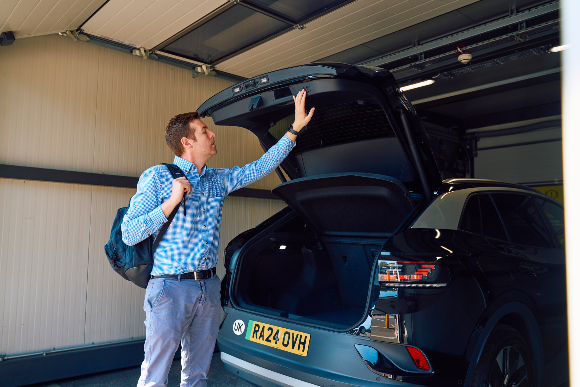 The passenger keeps the keys and closes the car at the Stanley Robotics cabin